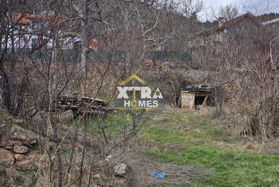 Къща с двор в кв. Сеславци - 0