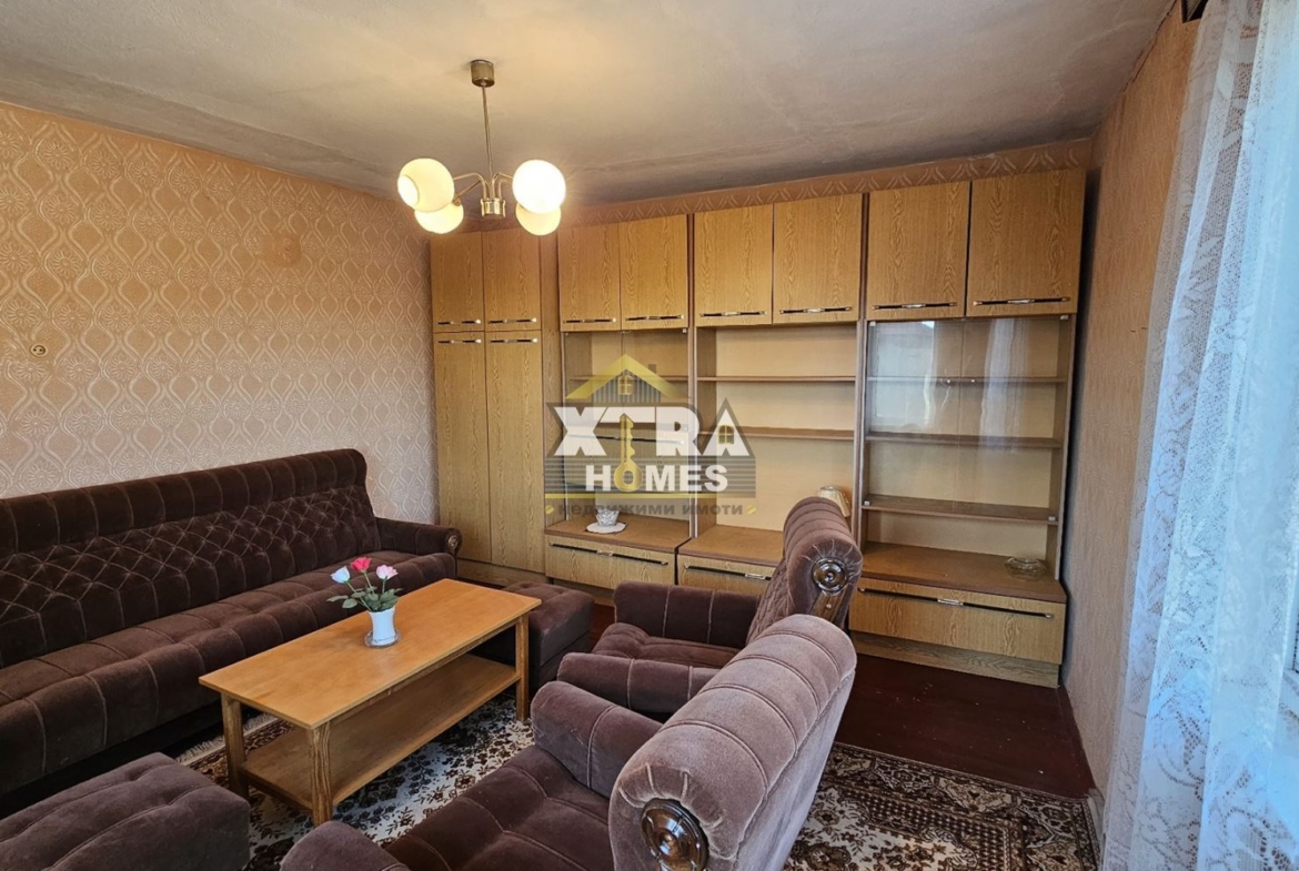 Къща с довр в кв. Сеславци - 0